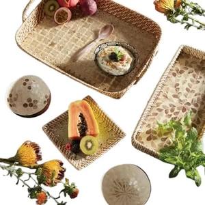 Plateau de service et plateau décoratif en nacre durable fait à la main et écologique pour la salle à manger et la décoration. - Product Image 1