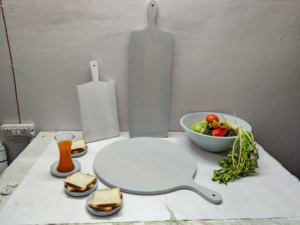 Posavasos de vidrio hechos a mano blancos mate redondos de madera de mango con grabado de logotipo polaco personalizado (Juego de 4) para utensilios de cocina y vajilla - Product Image 6