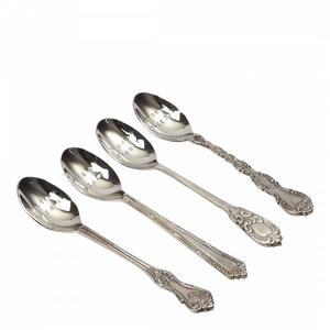 Cuchillos de mantequilla con diseño de nudo forjado a mano - Product Image 6