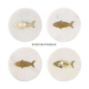 Sous-verres de forme de concepteur unique en marbre blanc de haute qualité avec tapis et coussinets attrayants en métal plaqué or - Product Image 4