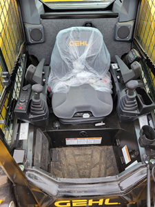 Chargeuse compacte Gehl RT165 de qualité supérieure, offerte au prix usine pour les acheteurs en gros - Product Image 4