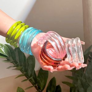 Bracelets géométriques irréguliers Bracelet Jelly Resin Large Acrylique Bracelet Beach Essentials pour les vacances Angel Beach Essentials - Product Image 5