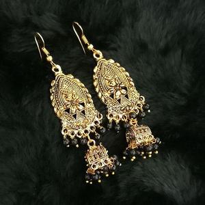 Tip Top Fashions Pendientes Jhumki chapados en oro antiguo Cuentas negras Gota de la gota de los pendientes - Product Image 1