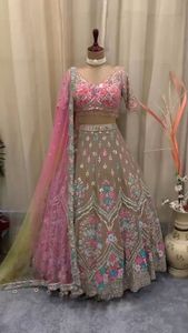 Último Modelo de Lehenga Choli de Alta Calidad para Mujer, Diseño de Diseñador, Georgette Sintética, Bordado con Lentejuelas y Trabajo de Espejo, para Fiestas y Festivales - Product Image 4