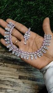 Conjunto de collar y aretes Blush Royale Diamond Sparkle, hecho de diamantes blancos de primera calidad, tallados para fiestas y bodas. - Product Image 2