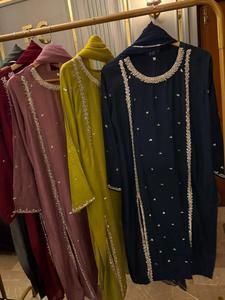 Ssumaira Present 3 Pc Listo para usar Camisa de seda bordada a mano con Dupatta de gasa y pantalón teñido Anarkali Salwar Kameez - Product Image 4