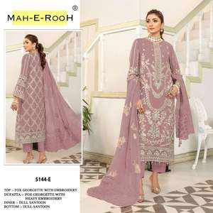 Traje paquistaní de diseño elegante con bordado intrincado perfecto para ocasiones festivas disponible al mejor precio - Product Image 5