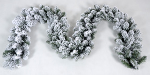 Collection de guirlandes de Noël – Guirlandes artificielles décorées, enneigées et naturelles avec des pommes de pin, des ornements et des lumières LED - Product Image 5