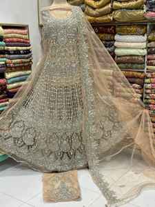 Designer pakistanais Lehenga Choli Broderie à la main lourde Belle et faite à la main Nakshi Dabka Travail avec Dupatta lourd - Product Image 6