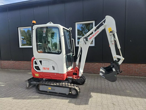 Edición de confort con cabina cerrada avanzada, miniexcavadora Takeuchi TB216 de 1.8 toneladas con aire acondicionado y cámara de retroceso. - Product Image 3