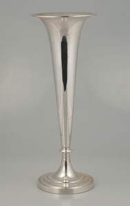 Venta caliente logotipo personalizado florero de Metal decorativo hierro hecho a mano para boda hogar o Hotel acabado en polvo al por mayor - Product Image 3