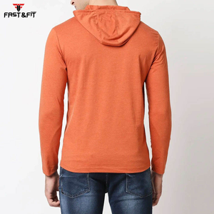 เสื้อฮู้ดดี้ผู้ชายสีพื้นน้ำหนักเบาขายดี คุณภาพสูง สำหรับฤดูหนาว ปักลาย ซักแบบสโตนวอช - Product Image 3