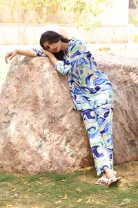 ชุดผ้าลินินพิมพ์ลายแบบเรียบง่ายทันสมัยแขนยาวตั้งพื้นสำหรับผู้หญิงดีไซน์ตามสั่งและฉลากส่วนตัว - Product Image 3