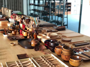 Bol en bois artisanal avec agate détaillant l'élégance naturelle pour votre table - Product Image 6