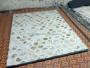 เทรนด์ใหม่จริงทําด้วยมือพรมหนังแท้และพรมหนัง Cowhide ขายร้อนเย็บปะติดปะต่อกันพรมสําหรับห้องนั่งเล่นพื้นที่ขนาดใหญ่ - Product Image 5