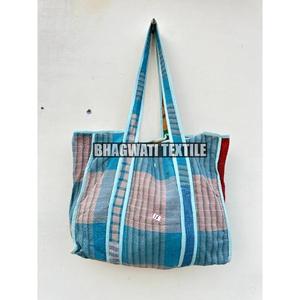 Kantha-Sac fourre-tout en coton fait à la main, avec deux sangles, fermeture ouverte, décoration florale, style décontracté - Product Image 1