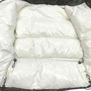 Veste d'hiver rembourrée pour l'extérieur avec un intérieur doux et un matériau durable pour une utilisation par temps froid - Product Image 5