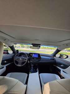 Lexu-s ES 350 berline de luxe d'occasion propre, modèle 2024 - Product Image 4