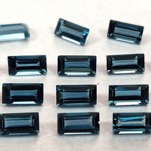 Baguette de topaze bleue londres naturelle, coupe de 2x4mm, - Product Image 1