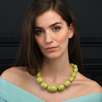 Collier en résine rouge de haute qualité Bijoux de mode pour les femmes de l'Inde Look tendance Collier en résine fait main par l'artisanat croissant