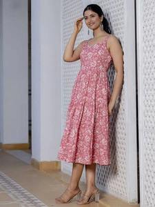 Robe bohème indienne en coton imprimé à la main Robe d'été florale Robe de plage décontractée pour cadeau de la Saint-Valentin - Product Image 3