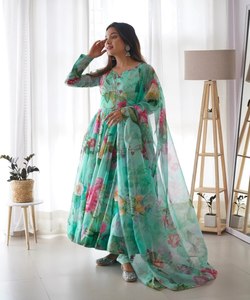 Traje Salwar Kameez de Diseño con Bordado Georgette y Lentejuelas, Ropa Étnica para Fiesta, Precio al por Mayor - Product Image 1