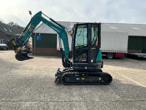 Mini-excavatrice compacte sur chenilles SUNWARD SWE25UF avec godet pour travaux agricoles, de construction et d'aménagement paysager - Product Image 3