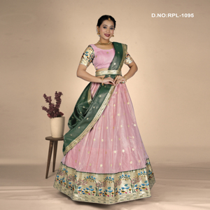 Lehenga Choli de Seda Banarasi con Motivos Tejidos en Oro, Detalles de Borde Tradicionales y un Atractivo Elegante para Fiestas - Product Image 1