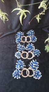 Charmant anneau de serviette en jute à fleurs bleues pour une mise en scène de table élégante, décoration de la salle à manger et des événements festifs en provenance d'Inde - Product Image 4