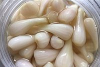 Oignons verts marinés en vrac, poireaux salés en conserve, oignons vietnamiens marinés en conserve, poireaux marinés en conserve à bon prix Akina
