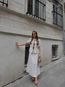 Robe d'été midi élégante à fleurs avec bretelles à nouer Tissu doux et léger pour un usage quotidien ou à la plage - Product Image 5