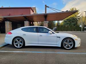 Porsche Panamera Edition 2016 / Disponible à la vente avec faible kilométrage, moteur essence, véhicule bien entretenu et sans accidents. Ventes exceptionnelles. - Product Image 2