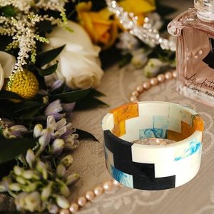 Brazalete Redondo de Madera con Flores de Alta Calidad, Brazalete Hecho a Mano para Mujer y Niña, Brazalete de Resina - Product Image 1