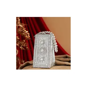 Bolso indio hecho a mano Potli Bolso de muñeca de trabajo con diamantes de imitación con tamaño personalizado y color disponible al mejor precio