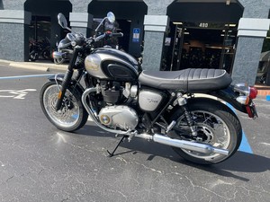 มอเตอร์ไซค์ผจญภัยรุ่นใหม่ที่ดีที่สุดแห่งปี 2026 Triumph Bonneville T120 Icon Edition - Product Image 2