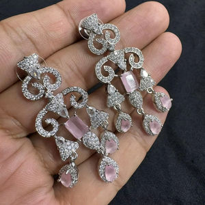 CONJUNTO DE PENDIENTES ESTILO CLÁSICO DE DIAMANTE AMERICANO PARA BODAS CONJUNTO DE PENDIENTES ESTILO CLÁSICO DE MODA PARA MUJER Y NIÑA - Product Image 1