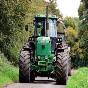 Tractor agrícola John Deere 1025R de segunda mano con cabina, buena calidad, superventas, precio bajo, disponible en stock, envío rápido a la venta - Product Image 2
