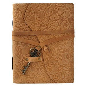 Journal en cuir tan gaufré papillon 200 pages blanches fait à la main sur commande Style spirale cadeau parfait dans une boîte expédition 6 heures - Product Image 1