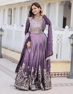 Lehenga Choli Lavanda Reversible Semi-Cosido y Adornado para Fiesta (Código de Estilo Chidiya) - Product Image 1