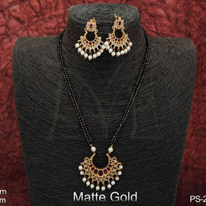 Bijoux antiques plaqué or mat Designer Party Wear bel ensemble de pendentifs - Product Image 1