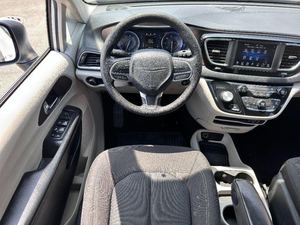 Minivan V-OYAGER L 2020 USADA en Excelentes Condiciones, Tracción Delantera - Product Image 2