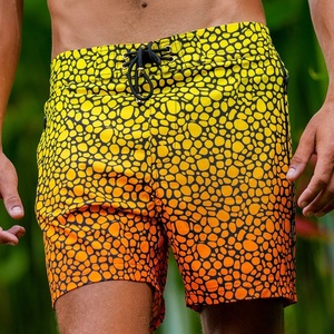 Shorts de surf personnalisés en gros, écologiques, de haute qualité, coupe ample, pantalons de plage respirants, tissu à séchage rapide, design uni, pour la natation - Product Image 3