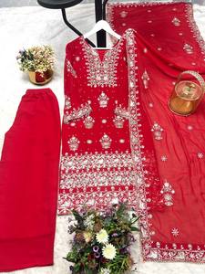 Última Moda en Ropa Étnica Paquistaní, Precioso Conjunto Sharara Gharara Kurti con Bordado Indio, Tela de Seda Viscosa, Salwar - Product Image 5