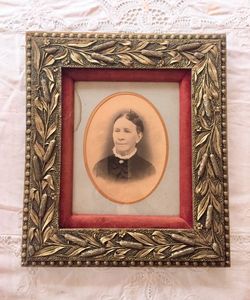 Marco de fotos de madera de grano simple que resalta la belleza natural, elegancia discreta, encanto sutil, diseño orgánico y aspecto atemporal. - Product Image 3