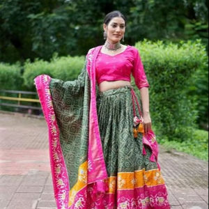 เสื้อผ้าอินเดียและปากีสถานการออกแบบล่าสุดของ ekta จากผ้าไหม dola สีแดง bandhani lehenga - Product Image 2
