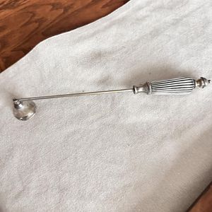 Apagavelas Artesanal de Acero Inoxidable Diseñado para un Apagado Preciso, Aire Limpio y Rituales de Cuidado de Velas Elegantes - Product Image 2