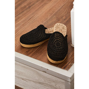 Pantuflas Cálidas de Punto Negro con Punta Cerrada para Interiores y Exteriores, con Suela de Corcho y Plantilla Transpirable para Uso en Exteriores - Product Image 3