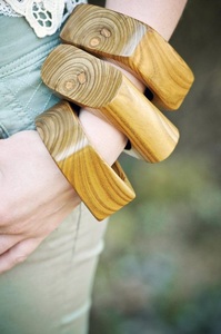 Bracelets en bois massif de qualité supérieure, imperméables, fabriqués par des artisans, accessoires de mode traditionnels pour femmes, couleurs personnalisées pour cadeaux d'affaires - Product Image 2