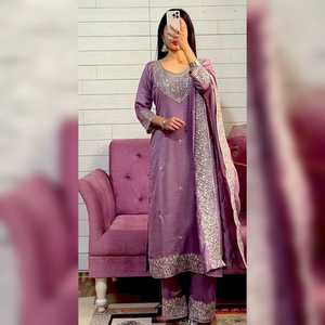 KURTI LARGO DE 3 PIEZAS CON PLAZZO Y DUPATTA KURTI TELA PURA CHINON SEDA TRABAJO HERMOSO BORDADO SECUENCIA DE HILO TRABAJO EN AMBOS LADOS - Product Image 1