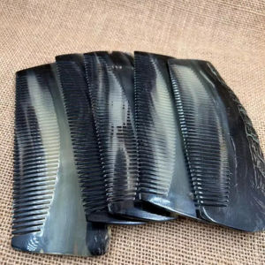Peine de cuerno de búfalo de último diseño Peine de pelo de cuerno natural Peine de cuerno de barba de masaje de color natural moderno a precio barato - Product Image 1